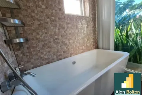 Casa de 4 dormitorios en Pattaya, Tailandia № 210656 - foto 10