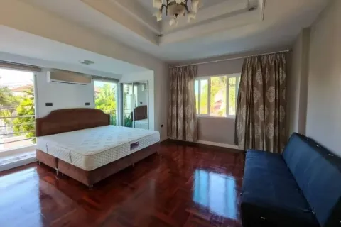 Casa de 4 dormitorios en Pattaya, Tailandia № 210656 - foto 27