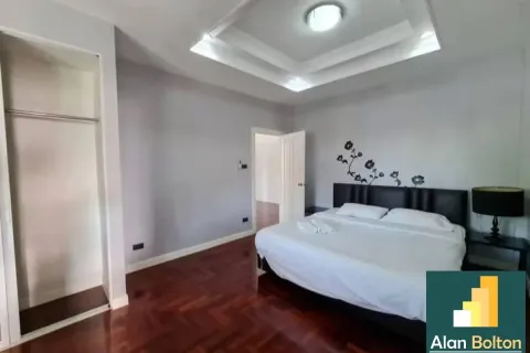 Casa de 4 dormitorios en Pattaya, Tailandia № 210656 - foto 8