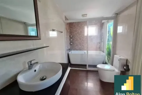 Casa de 4 dormitorios en Pattaya, Tailandia № 210656 - foto 17