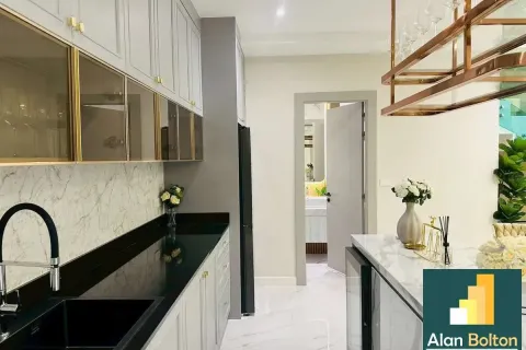 Casa de 4 dormitorios en Jomtien Beach, Pattaya, Tailandia № 210652 - foto 4