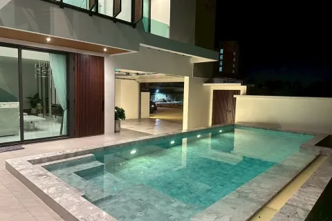 Casa de 4 dormitorios en Jomtien Beach, Pattaya, Tailandia № 210652 - foto 28