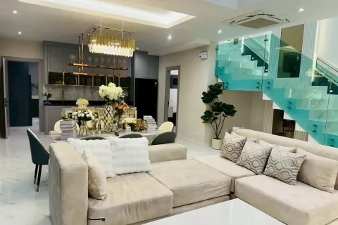 Casa de 4 dormitorios en Jomtien Beach, Pattaya, Tailandia № 210652 - foto 29
