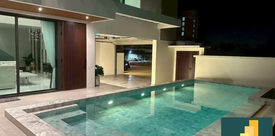 Casa de 4 dormitorios en Jomtien Beach, Pattaya, Tailandia № 210652