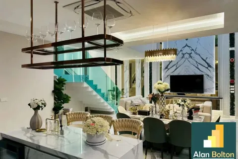 Casa de 4 dormitorios en Jomtien Beach, Pattaya, Tailandia № 210652 - foto 18