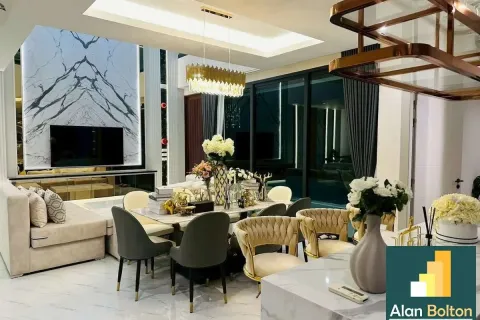 Casa de 4 dormitorios en Jomtien Beach, Pattaya, Tailandia № 210652 - foto 11