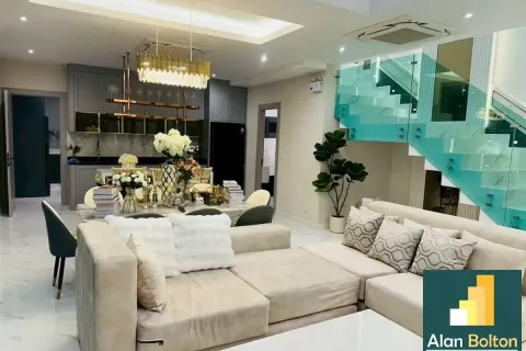 Casa de 4 dormitorios en Jomtien Beach, Pattaya, Tailandia № 210652 - foto 20