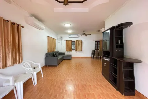 Casa de 4 dormitorios en Pattaya, Tailandia № 210653 - foto 4