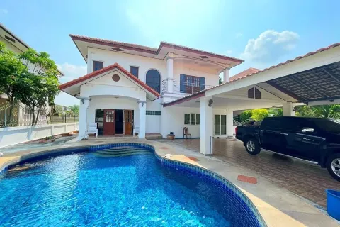 House in Pattaya, Thailand 4 bedrooms № 210653
