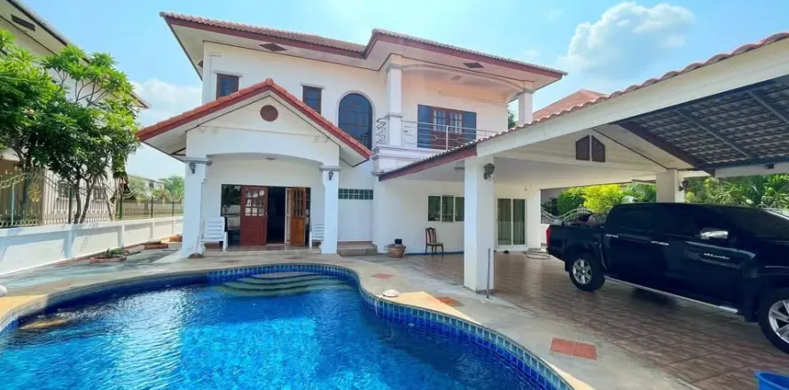 Casa de 4 dormitorios en Pattaya, Tailandia № 210653
