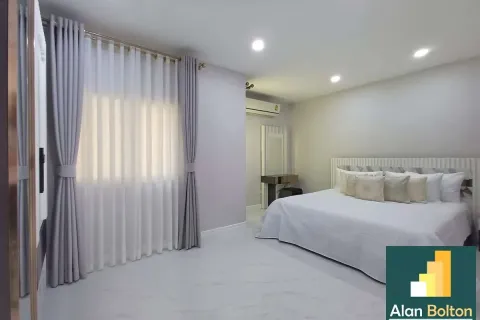 Casa de 4 dormitorios en Pattaya, Tailandia № 210655 - foto 9
