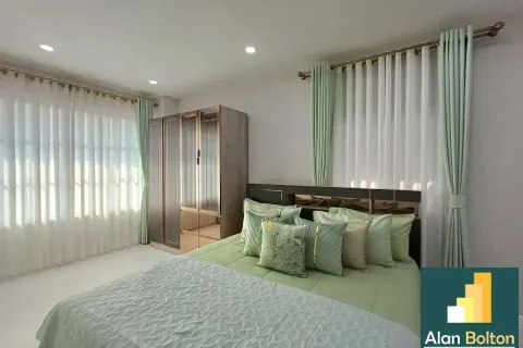 Casa de 4 dormitorios en Pattaya, Tailandia № 210655 - foto 8