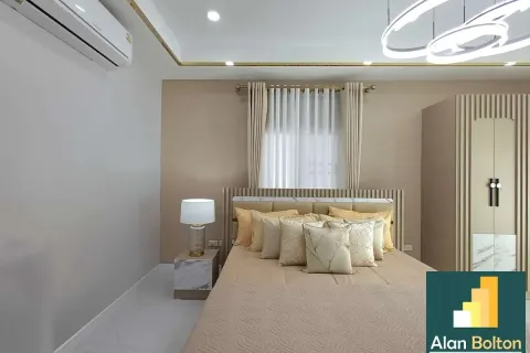 Casa de 4 dormitorios en Pattaya, Tailandia № 210655 - foto 4