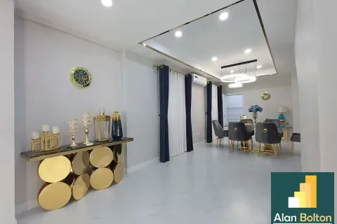 Casa de 4 dormitorios en Pattaya, Tailandia № 210655 - foto 16
