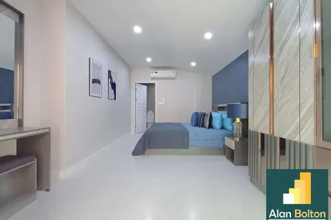 Casa de 4 dormitorios en Pattaya, Tailandia № 210655 - foto 10