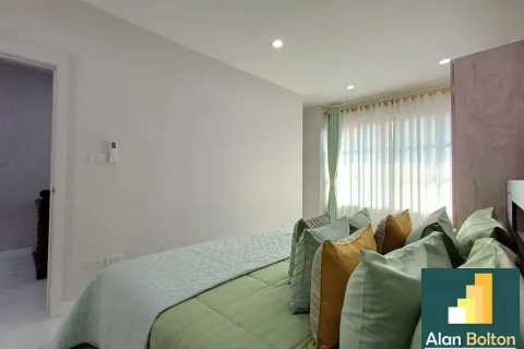 Casa de 4 dormitorios en Pattaya, Tailandia № 210655 - foto 7