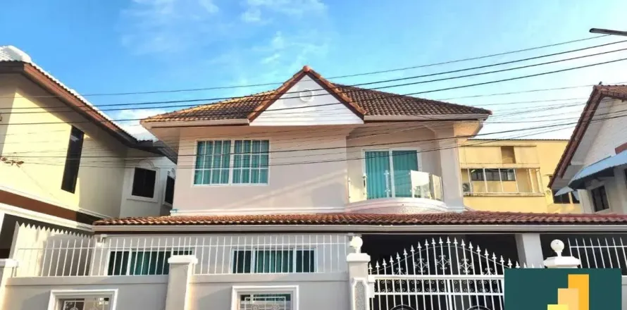 Casa de 4 dormitorios en Pattaya, Tailandia № 210655