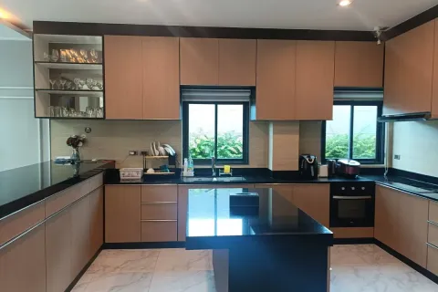 Casa de 4 dormitorios en Pattaya, Tailandia № 210657 - foto 8