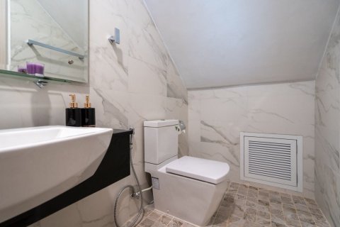 Villa in Phuket, Thailand 3 bedrooms № 147774 - photo 15