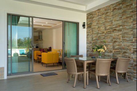 Villa in Phuket, Thailand 3 bedrooms № 147774 - photo 2