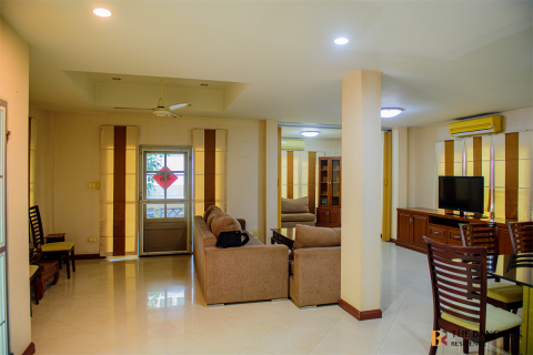 House in Bangkok, Thailand 3 bedrooms № 189396