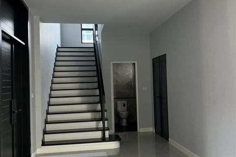 House in Bangkok, Thailand 5 bedrooms № 189400