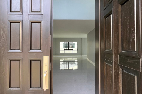 House in Bangkok, Thailand 5 bedrooms № 189399