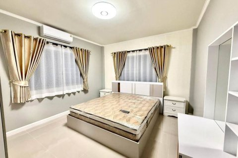 House in Pattaya, Thailand 4 bedrooms № 161724 - photo 11