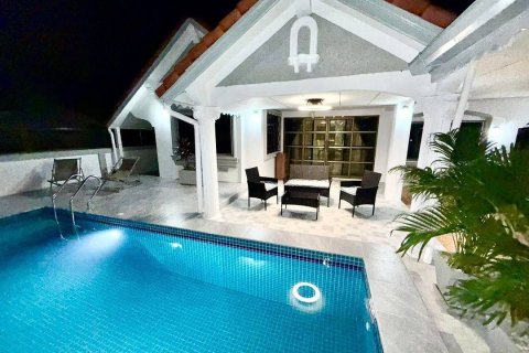 House in Pattaya, Thailand 4 bedrooms № 161724 - photo 2