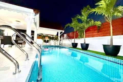 House in Pattaya, Thailand 4 bedrooms № 161724 - photo 4