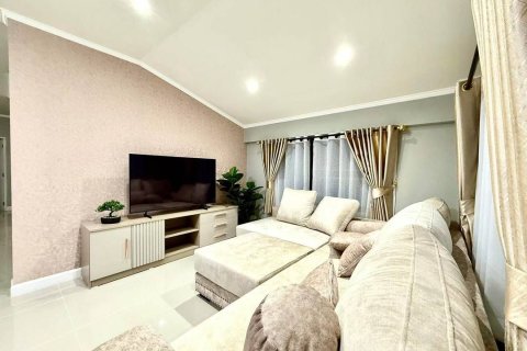 House in Pattaya, Thailand 4 bedrooms № 161724 - photo 5