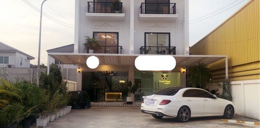 Propriété commerciale à Bang Kruai, Thaïlande № 137950
