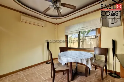 Casa de 4 dormitorios en Pattaya, Tailandia № 212583 - foto 9