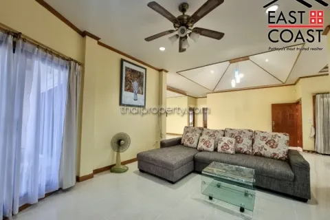 Casa de 4 dormitorios en Pattaya, Tailandia № 212583 - foto 4