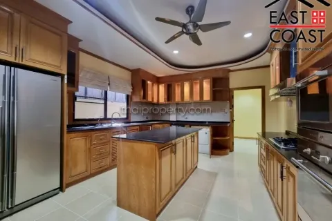 Casa de 4 dormitorios en Pattaya, Tailandia № 212583 - foto 6