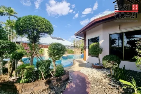 Casa de 4 dormitorios en Pattaya, Tailandia № 212583 - foto 23