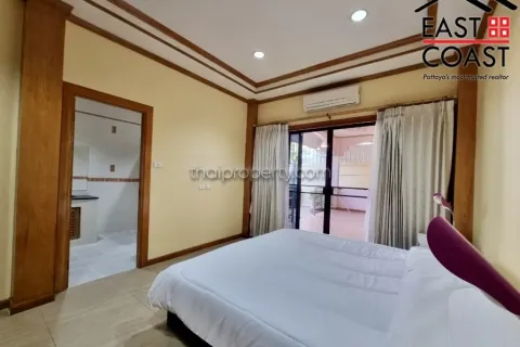 Casa de 4 dormitorios en Pattaya, Tailandia № 212583 - foto 17