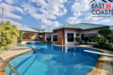 House in Pattaya, Thailand 4 bedrooms № 212583