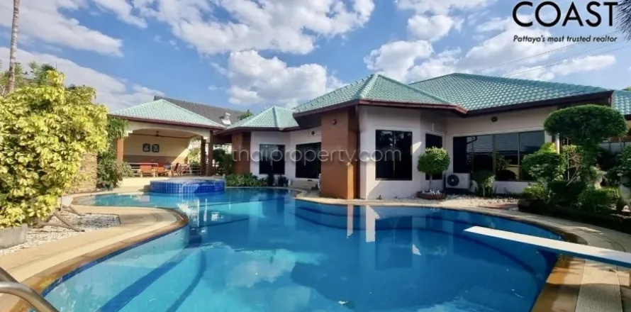 Casa de 4 dormitorios en Pattaya, Tailandia № 212583