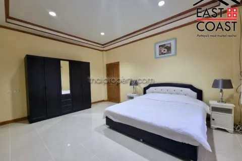 Casa de 4 dormitorios en Pattaya, Tailandia № 212583 - foto 11