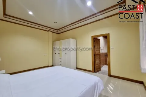 Casa de 4 dormitorios en Pattaya, Tailandia № 212583 - foto 14