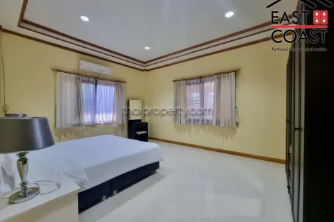 Casa de 4 dormitorios en Pattaya, Tailandia № 212583 - foto 10