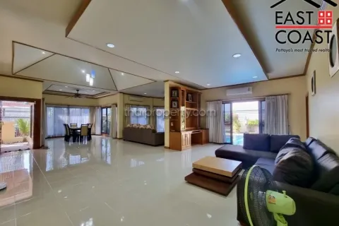 Casa de 4 dormitorios en Pattaya, Tailandia № 212583 - foto 5