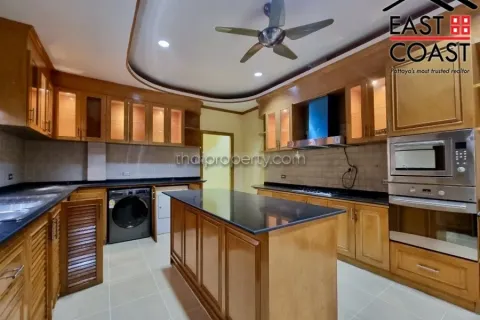 Casa de 4 dormitorios en Pattaya, Tailandia № 212583 - foto 8