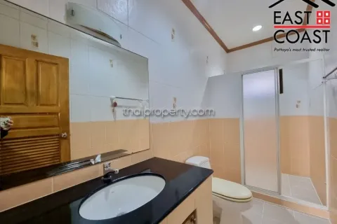 Casa de 4 dormitorios en Pattaya, Tailandia № 212583 - foto 12