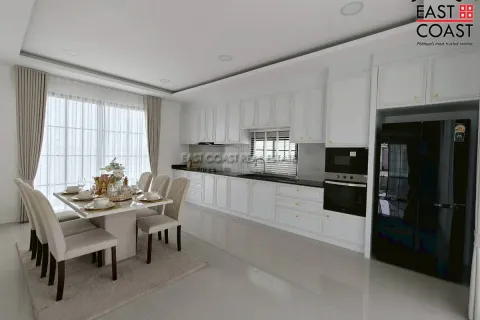 Casa de 3 dormitorios en Pattaya, Tailandia № 212579 - foto 10