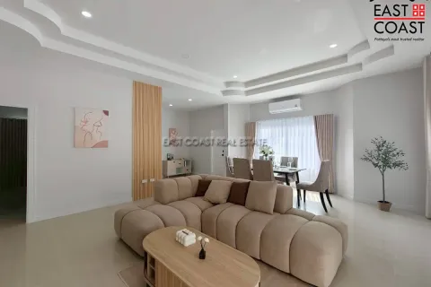 Casa de 3 dormitorios en Pattaya, Tailandia № 212580 - foto 11