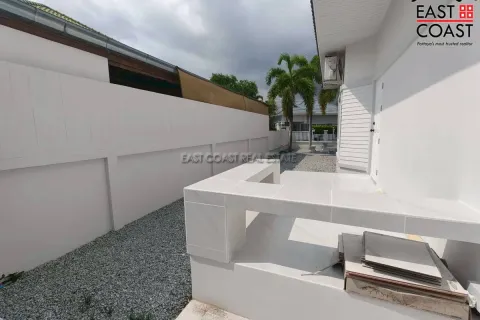 Casa de 3 dormitorios en Pattaya, Tailandia № 212580 - foto 9