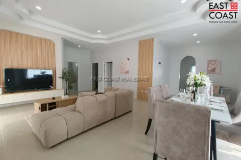 Casa de 3 dormitorios en Pattaya, Tailandia № 212580 - foto 12