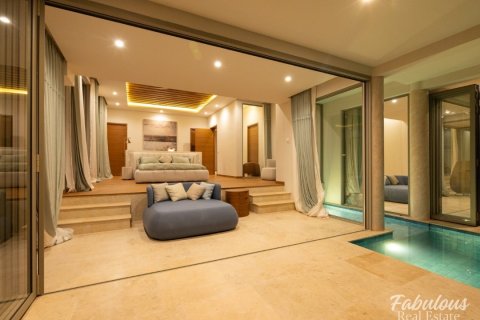Villa in Bang Tao, Thailand 5 bedrooms № 179544 - photo 23